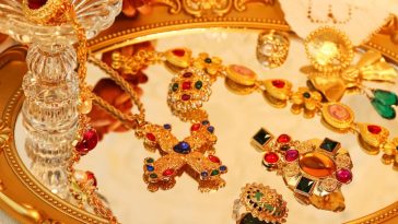 Brooch Styling Secrets: 7 Ways to Make It Shine This Season