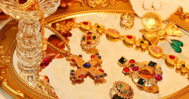 Brooch Styling Secrets: 7 Ways to Make It Shine This Season